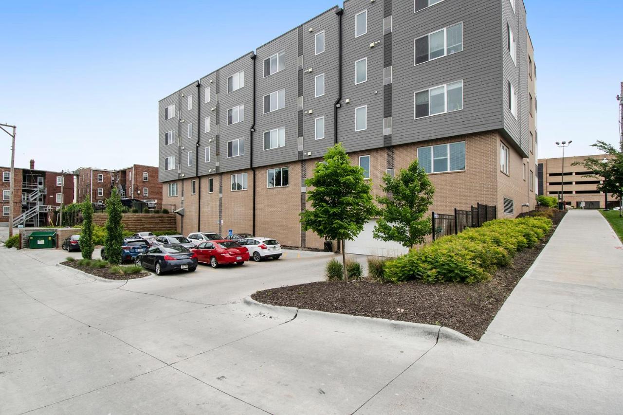 Stunning Midtown Oasis - King & Queen Beds! Apartment Omaha Exterior photo